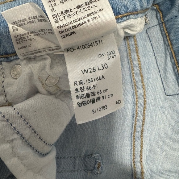 726 Levi’s women’s flare light blue distressed jeans - Picture 5 of 5